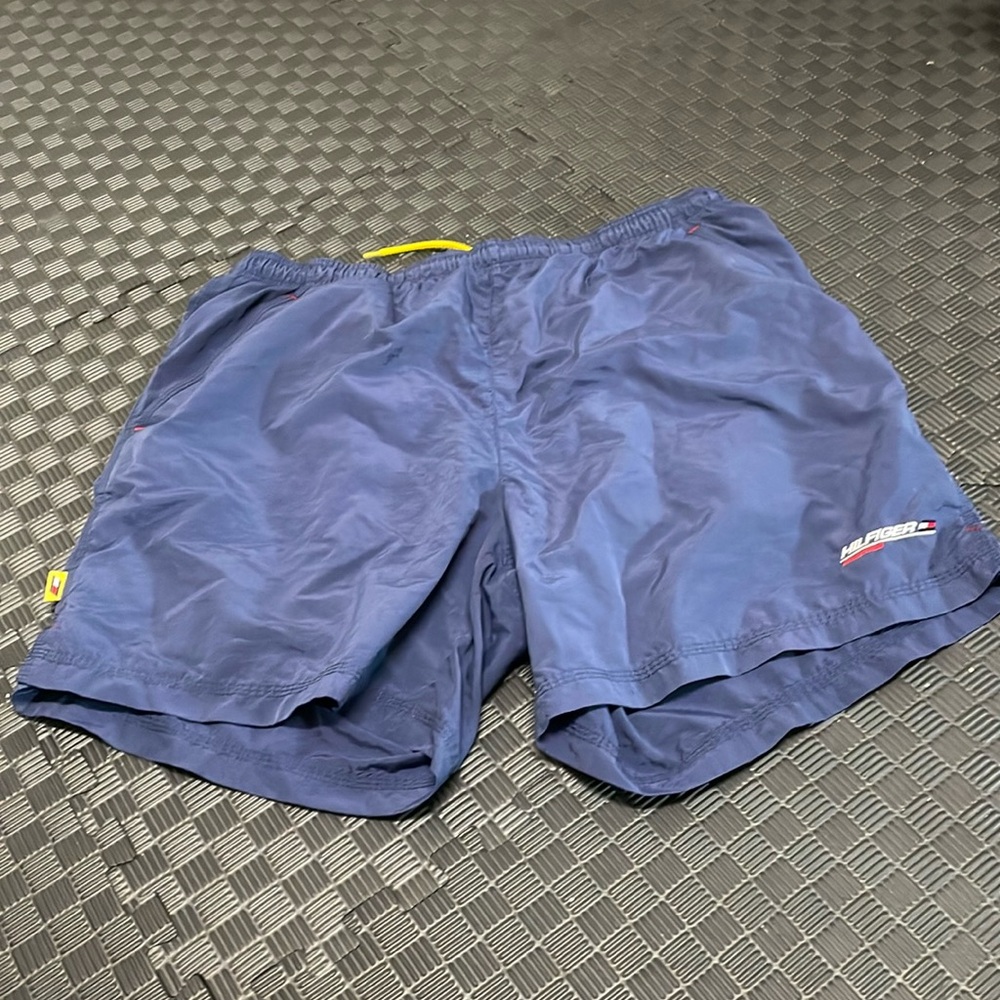 Tommy Hilfiger XL blue shorts with inside netting. elastic waist. lightweight